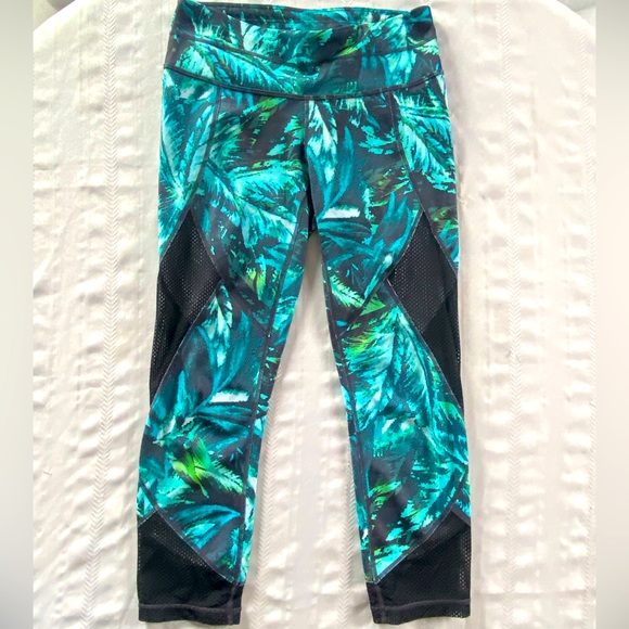 Athleta Napali Mesh Sonar Capri Leggings in Green Print-EUC - Picture 1 of 4